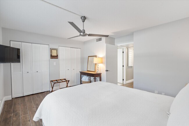 Building Photo - 1 Harbourside Dr