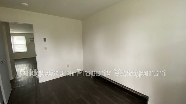 Building Photo - 1299 Sanlor Ave