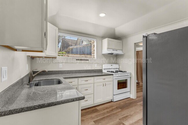 Building Photo - 227 18th St