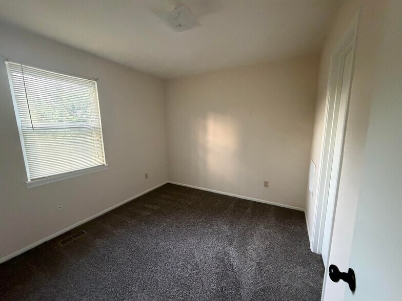 Building Photo - 540 Crest Cir
