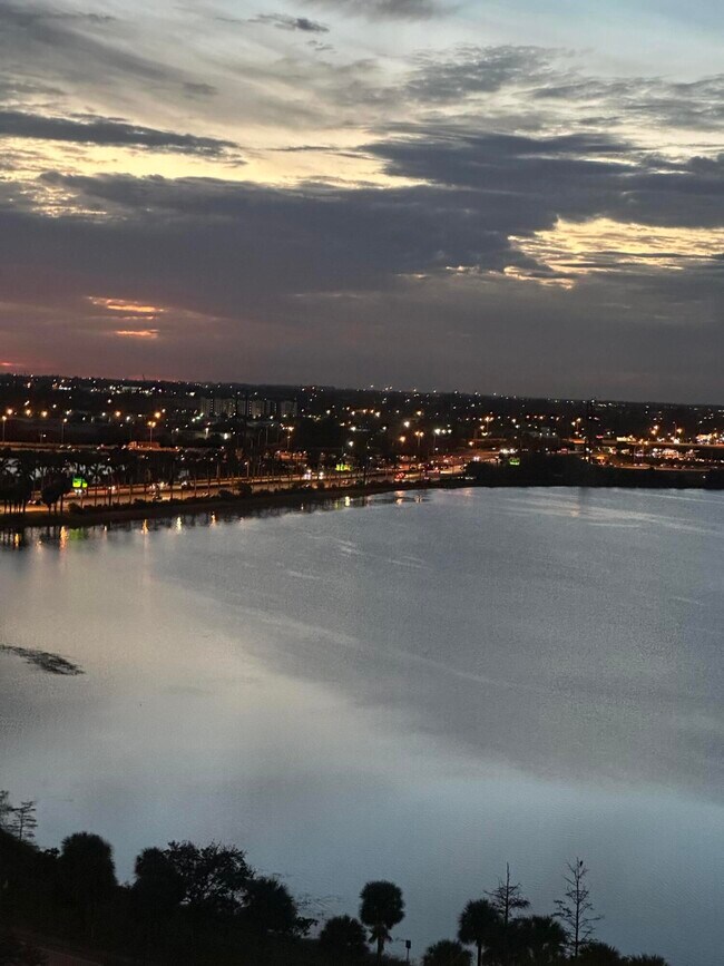 Building Photo - 616 Clearwater Park Rd