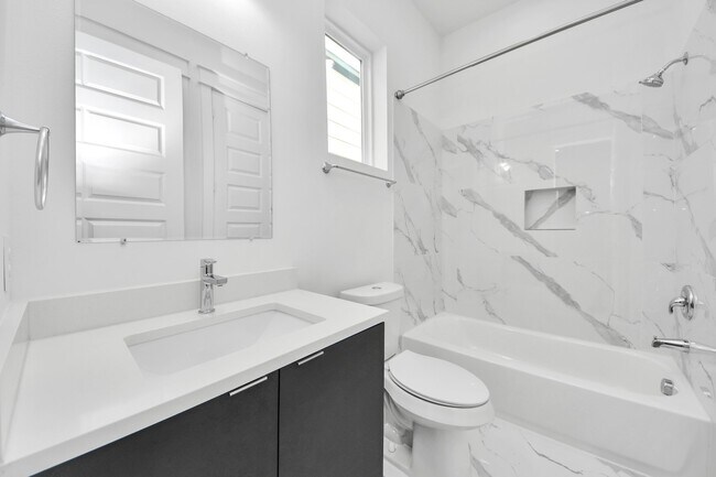 Building Photo - 5402 Margarita St