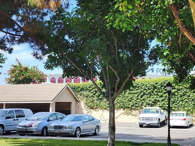 Building Photo - 8712 Endsleigh Ave