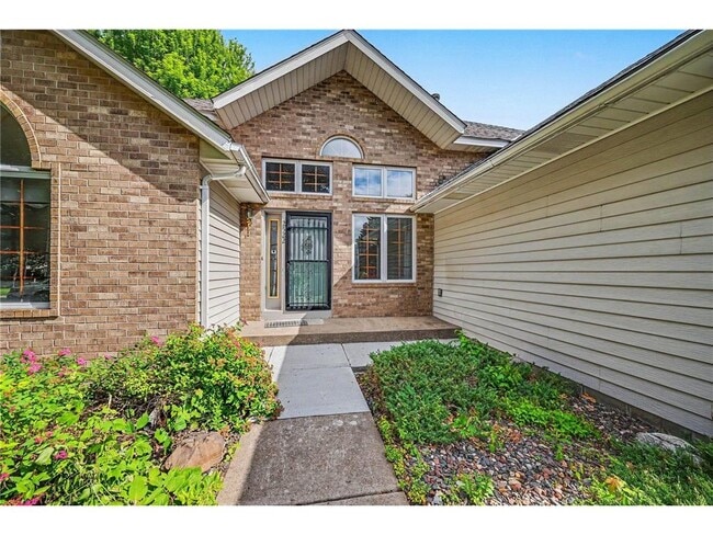 Building Photo - 2522 Windsor Ln