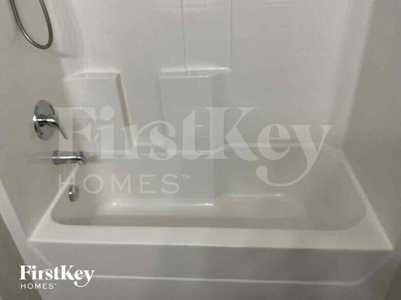 Building Photo - 1885 Bradford Pl