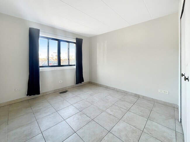 Building Photo - 10702 Keating Ave