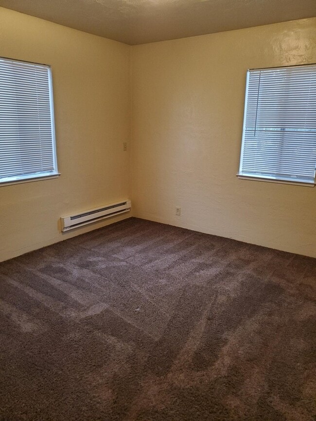 Building Photo - S526/528MR