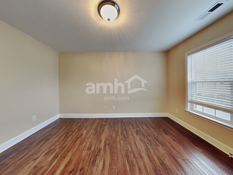 Building Photo - 1710 Springfield Village Ct