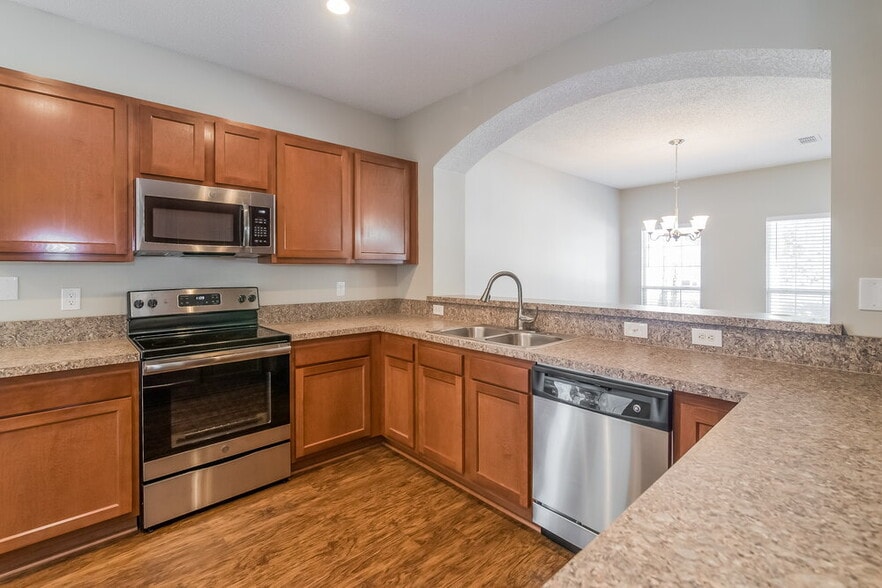 Building Photo - 8413 Staplehurst Dr W