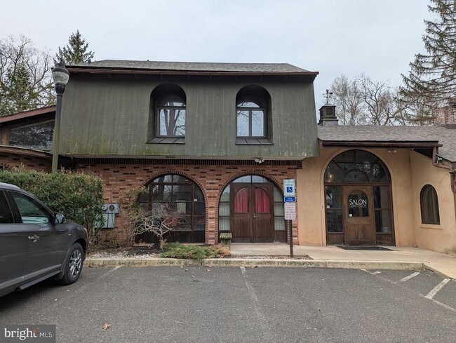 Building Photo - 419 York Rd