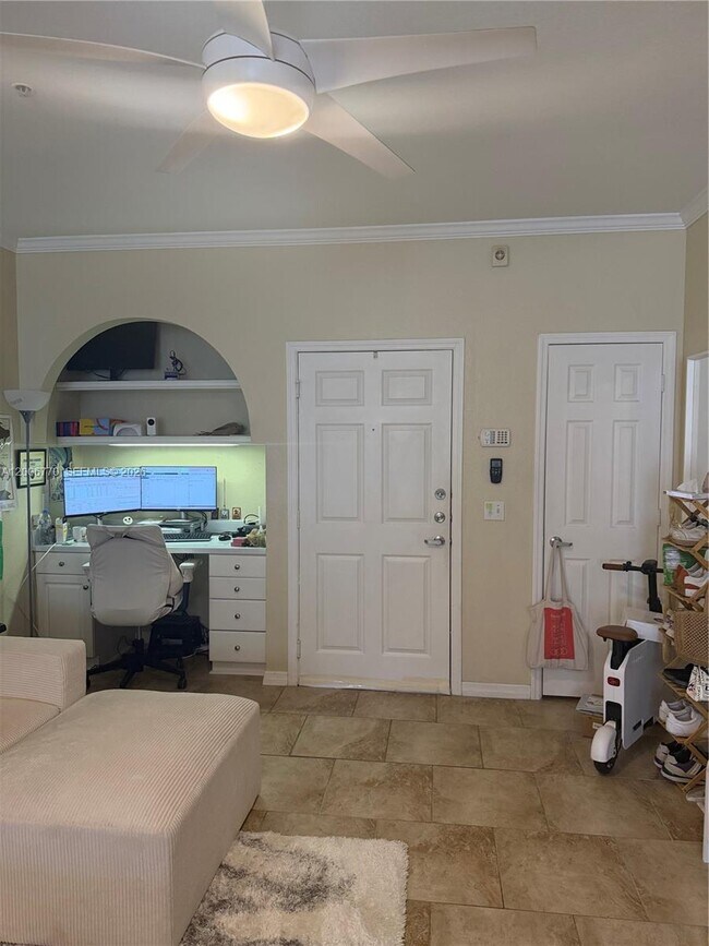 Building Photo - 860 N Orange Ave