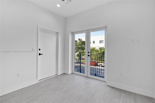 Building Photo - 1786 SW 9th St
