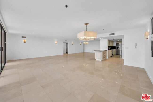 Building Photo - 10660 Wilshire Blvd