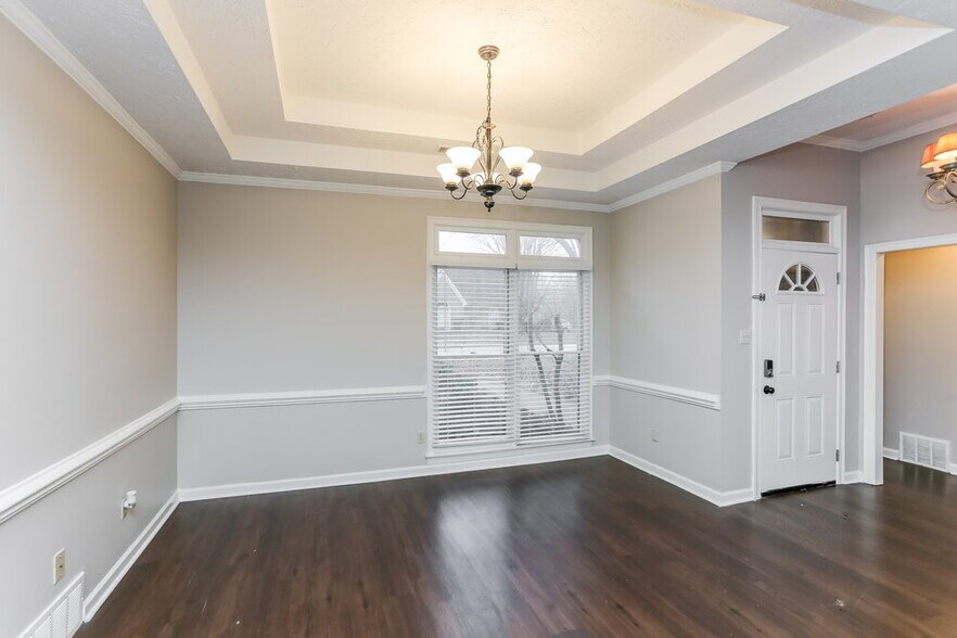 Building Photo - 8633 Meadow Green Dr