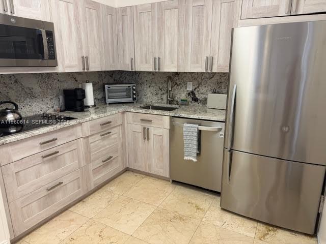 Building Photo - 5161 Collins Ave