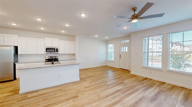 Building Photo - 2916 ELLE DR