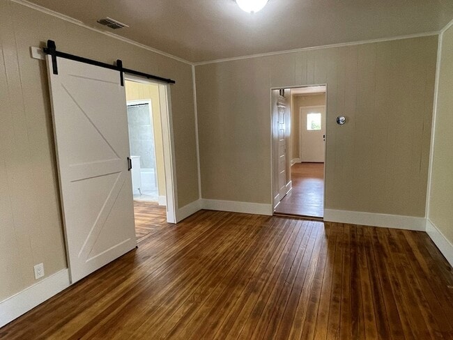 Building Photo - 422 S Orange St