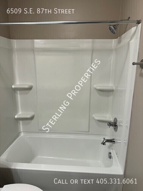 Building Photo - 6509 SE 87th St