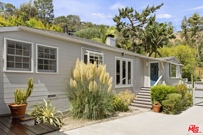 Building Photo - 8534 Walnut Dr