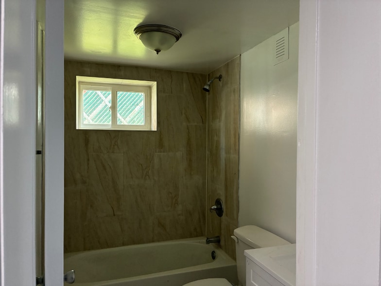 Building Photo - 5105 Ayers Pl SE