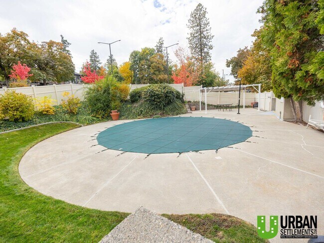 Building Photo - Spacious 2 Bedroom, 2 Bath Condo with Mode...