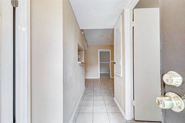 Building Photo - 12527 Ashford Meadow Dr