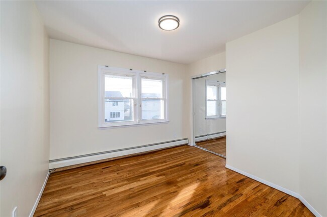 Building Photo - 4047 Greentree Dr