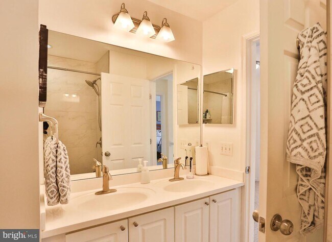 Building Photo - 5111 Lands End Ct