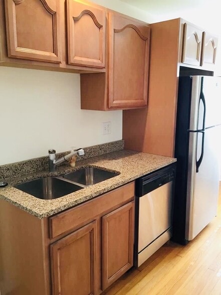 Kitchen stainless appliancees - 319 1/2 Jackson St