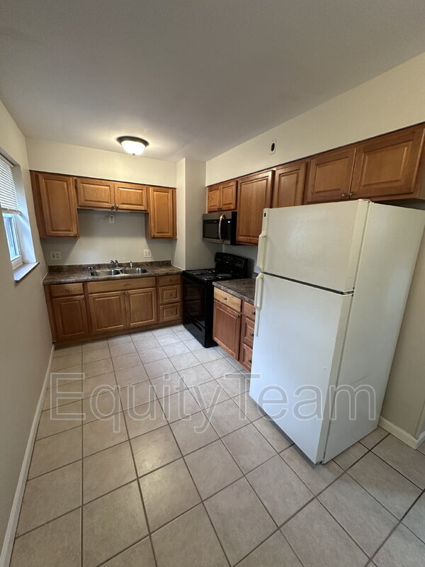 Building Photo - 1192 Hempstead Dr