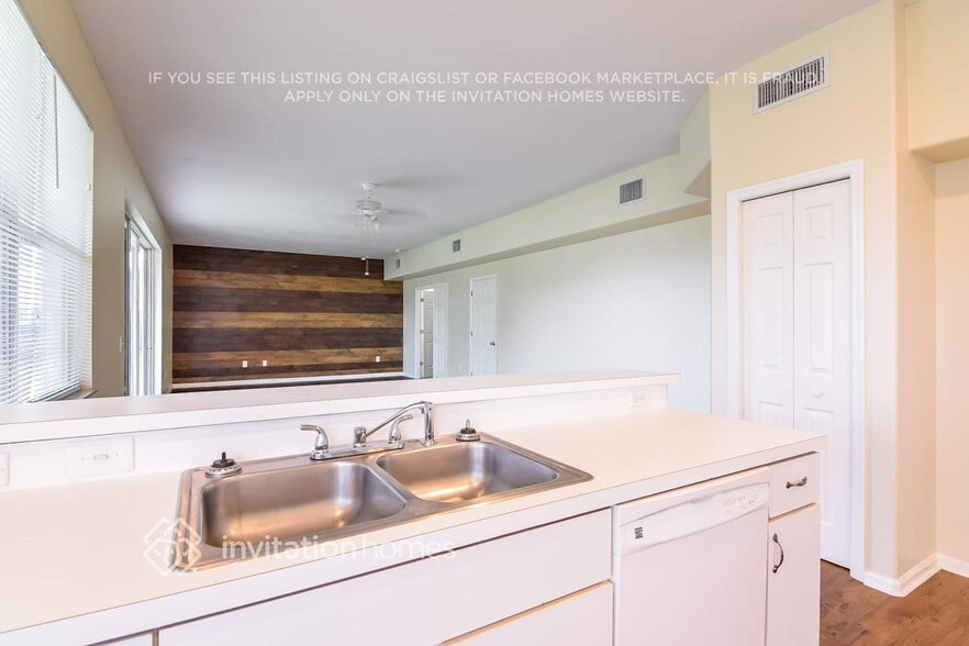 Building Photo - 1205 Lausberg Pl