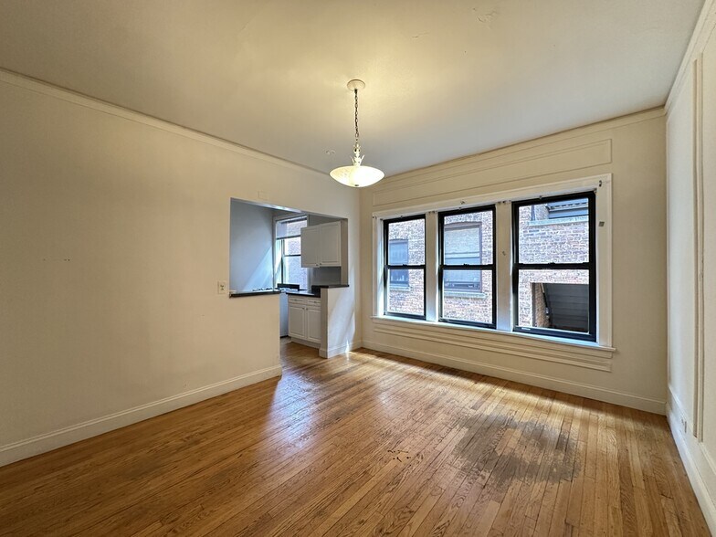 Building Photo - 1312 Oak Ave