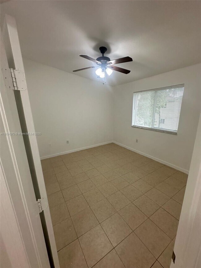 Building Photo - 1260 SE 28th Ct