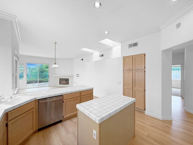 Building Photo - Stunning 3B/2BA House in Carlsbad!