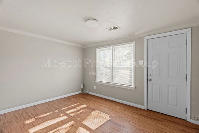 Building Photo - 161 Anistasia Dr