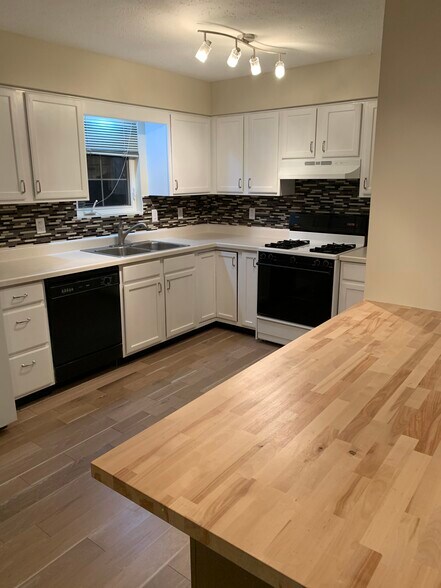 Building Photo - 1914 Remington Rd