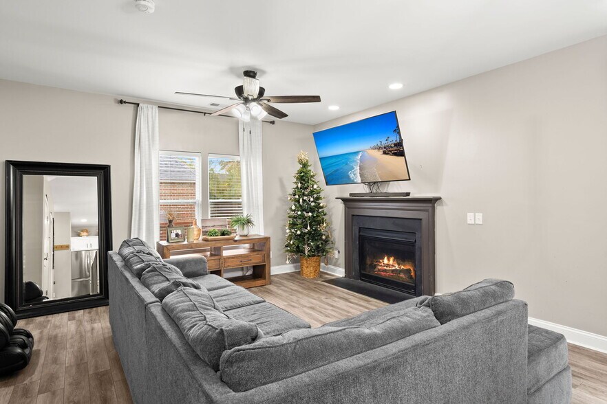 Building Photo - 65 Folly Road Blvd