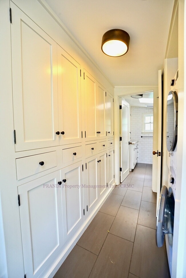 Building Photo - Lovely Two-Story Home With 3 Bedrooms and ...