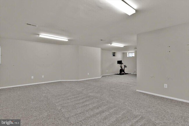 Building Photo - 751 Chanticleer