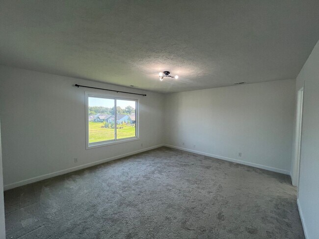 Building Photo - 5335 Daffodil Dr