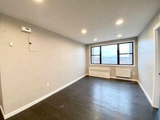 Building Photo - 3 bedroom in BRONX NY 10467