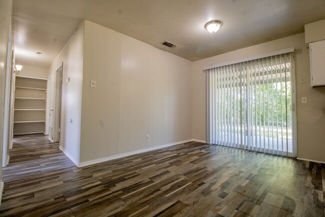Building Photo - 5822 Branch Valley Dr