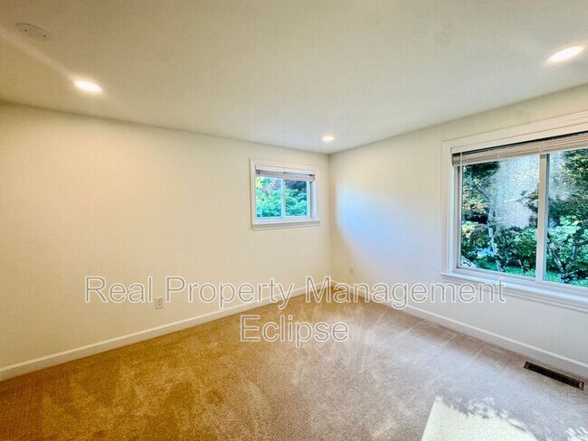 Building Photo - 10316 176th Ave NE