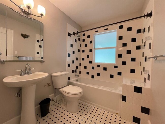 Building Photo - 1403 NW 9th Ave