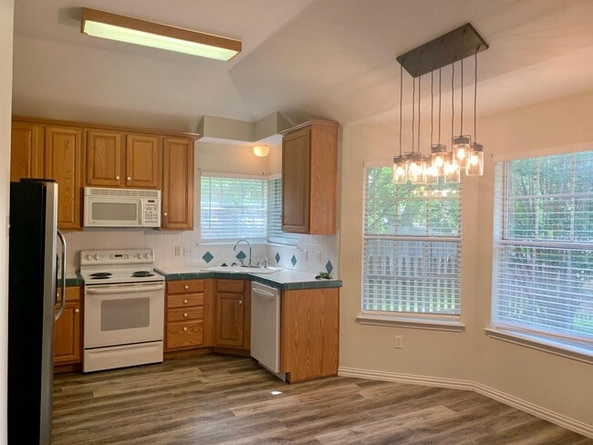 Building Photo - 1632 Whiterock Dr