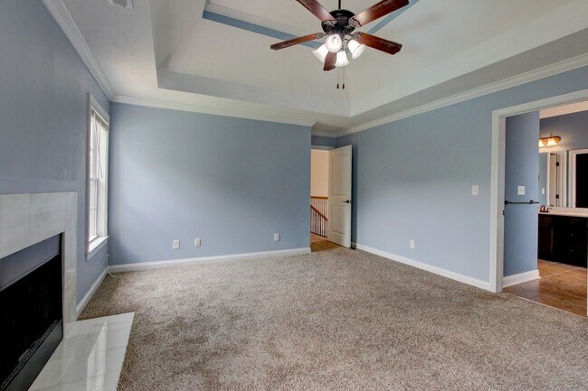 Building Photo - 716 Cavalier Dr
