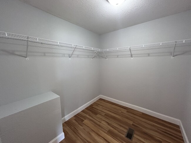 Building Photo - 517 Sherwood Ave