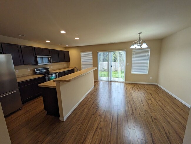Building Photo - 1077 Hiton Cir