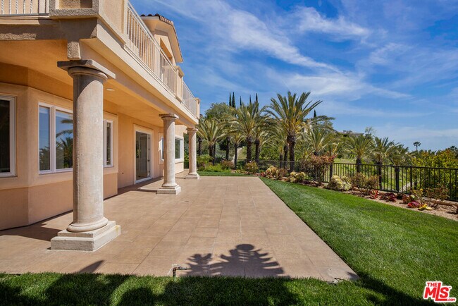 Building Photo - 16800 Calle Montecito