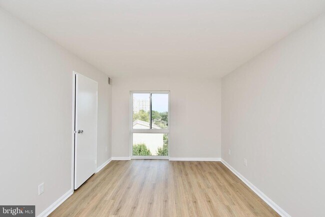 Building Photo - 6145 Edsall Rd